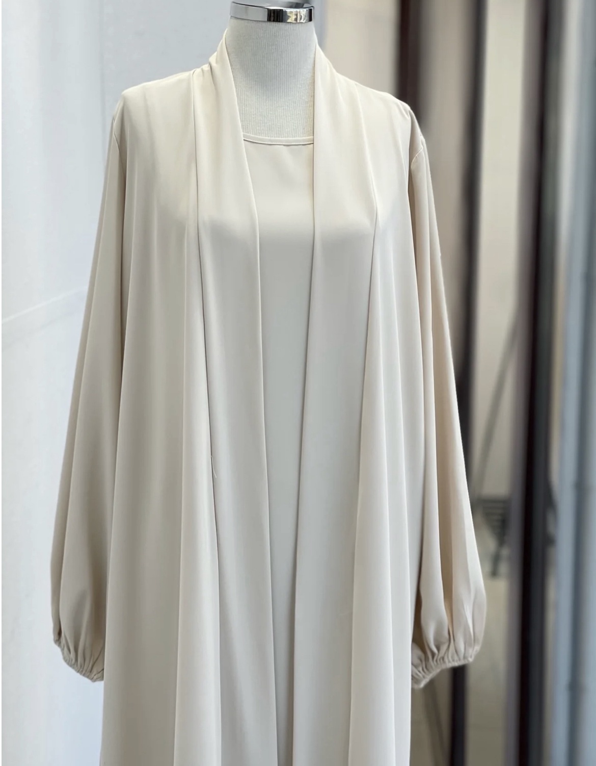 ALAYA - Beige Abaya + Inner Dress - Afbeelding 2